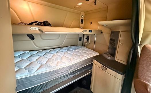 2016 Peterbilt 579 (TK7933)