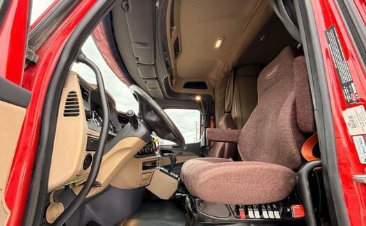 2016 Peterbilt 579 (TK7933)