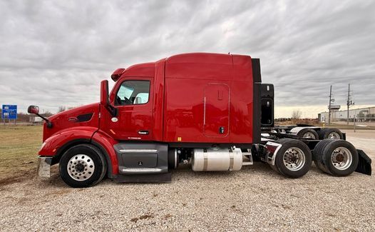 2016 Peterbilt 579 (TK7933)