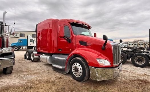 2016 Peterbilt 579 (TK7933)