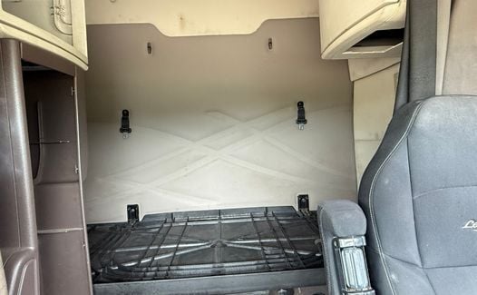 2016 Volvo VNL630 (TK8577)