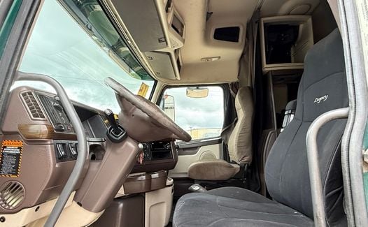 2016 Volvo VNL630 (TK8577)