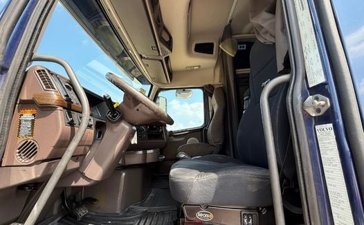 2016 Volvo VNL630 (TK7392)