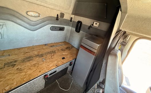 2017 Mack Pinnacle CXU613 (TK9477)