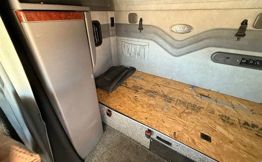 2017 Mack Pinnacle CXU613 (TK9477)