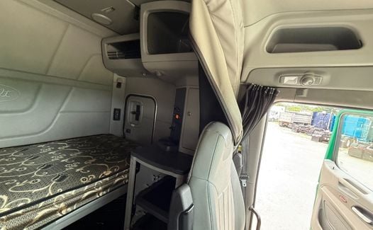 2018 Peterbilt 579 (TK3793)