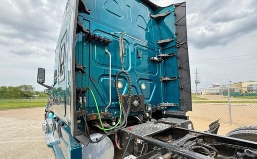 2019 Freightliner Cascadia 126