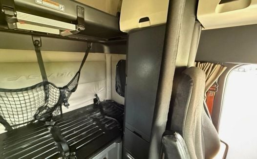 2019 Freightliner Cascadia 126