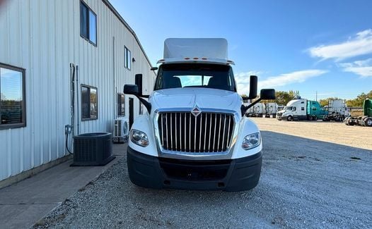 2019 International LT625 (TK7279)