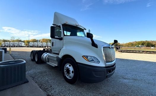 2019 International LT625 (TK7279)