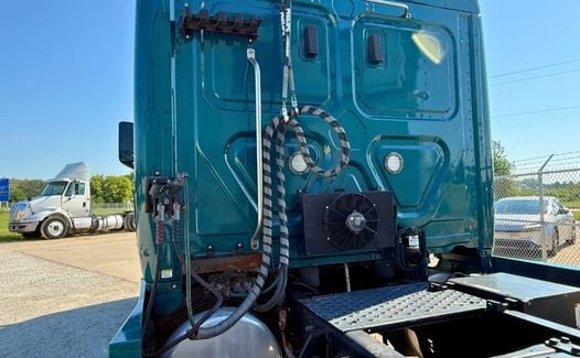 2020 Freightliner Cascadia 126 (TK0142)