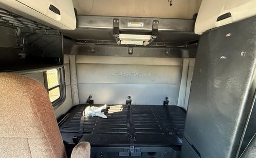 2020 Freightliner Cascadia 126 (TK0142)
