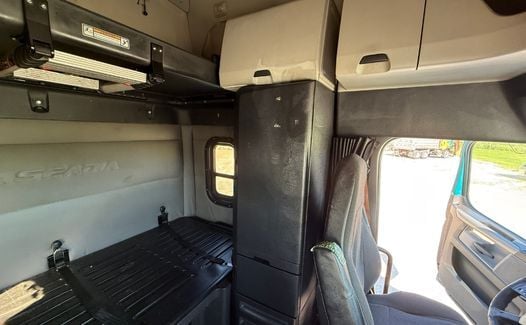 2020 Freightliner Cascadia 126 (TK0142)