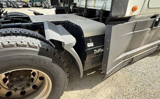 2021 Freightliner Cascadia 126 (TK7824)