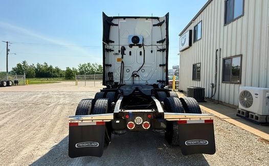 2021 Freightliner Cascadia 126 (TK7722)