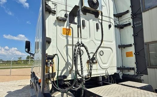 2021 Freightliner Cascadia 126 (TK7785)