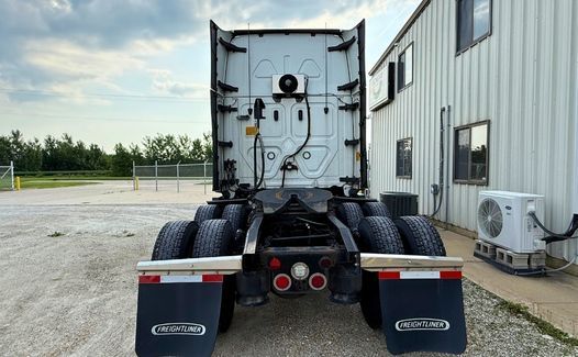 2021 Freightliner Cascadia 126 (TK7649)