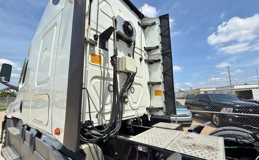 2021 Freightliner Cascadia 126 (TK8304)