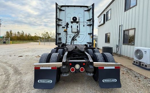 2021 Freightliner Cascadia 126 (TK8234)