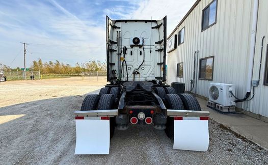 2021 Freightliner Cascadia 126 (TK7666)