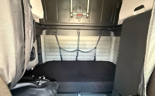 2021 Freightliner Cascadia 126 (TK9051)