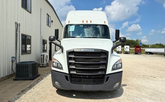 2021 Freightliner Cascadia 126 (TK8300)