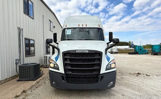 2021 Freightliner Cascadia 126 (TK7662)