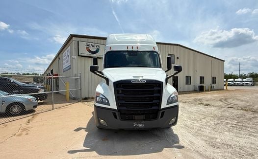 2021 Freightliner Cascadia 126 (TK8304)