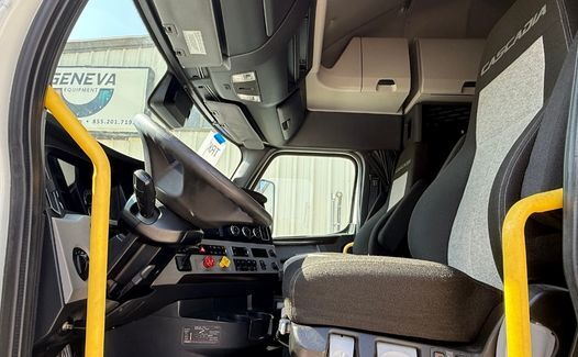 2021 Freightliner Cascadia 126 (TK7722)