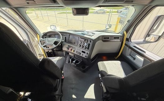 2021 Freightliner Cascadia 126 (TK7824)
