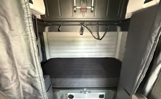 2021 Freightliner Cascadia 126 (TK8300)