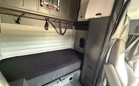 2021 Freightliner Cascadia 126 (TK8300)