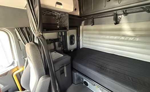 2022 Freightliner Cascadia 126 (TK1811)