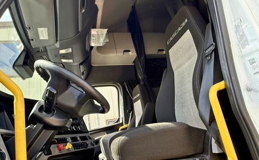 2022 Freightliner Cascadia 126 (TK1811)