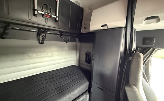 2021 Freightliner Cascadia 126 (TK7649)