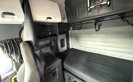 2021 Freightliner Cascadia 126 (TK7649)