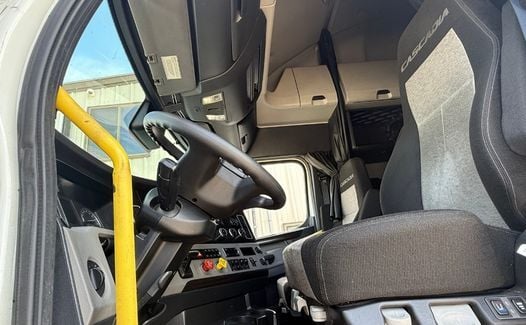 2021 Freightliner Cascadia 126 (TK1956)