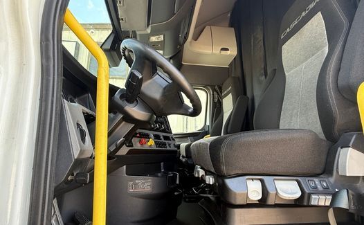 2021 Freightliner Cascadia 126 (TK9069)