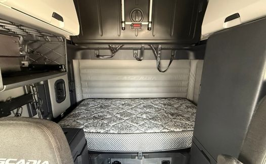 2021 Freightliner Cascadia 126 (TK7662)