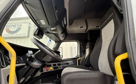 2021 Freightliner Cascadia 126 (TK7662)