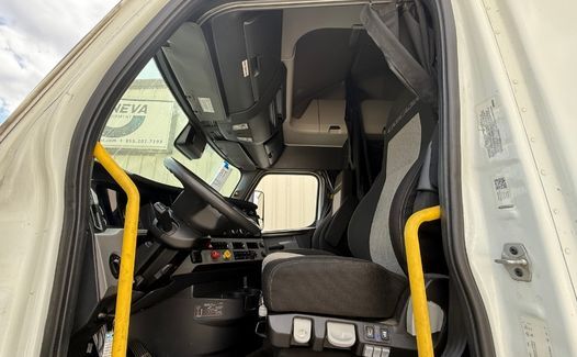2021 Freightliner Cascadia 126 (TK8224)