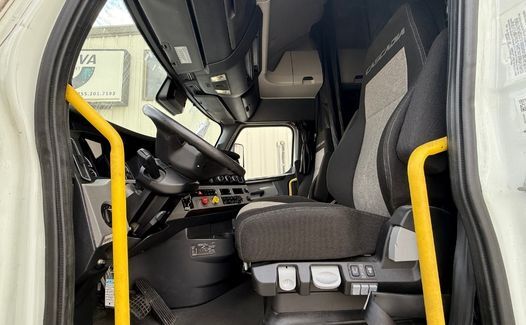 2021 Freightliner Cascadia 126 (TK8196)