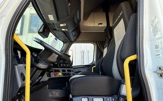 2021 Freightliner Cascadia 126 (TK8298)