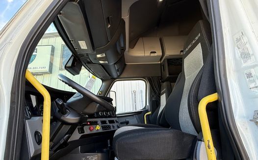 2021 Freightliner Cascadia 126 (TK7784)
