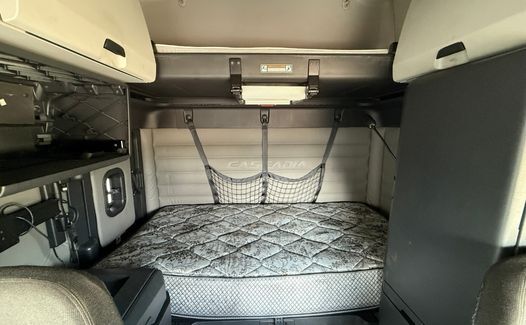 2021 Freightliner Cascadia 126 (TK7667)