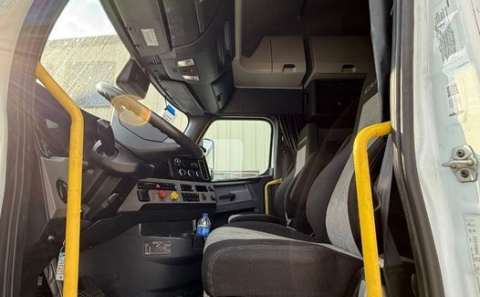 2021 Freightliner Cascadia 126 (TK7667)