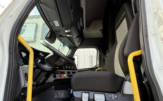 2021 Freightliner Cascadia 126 (TK8230)