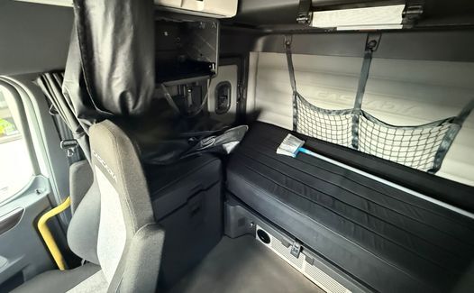 2021 Freightliner Cascadia 126 (TK7889)