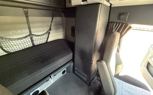 2021 Freightliner Cascadia 126 (TK8235)