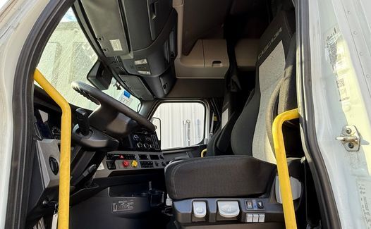 2021 Freightliner Cascadia 126 (TK7645)